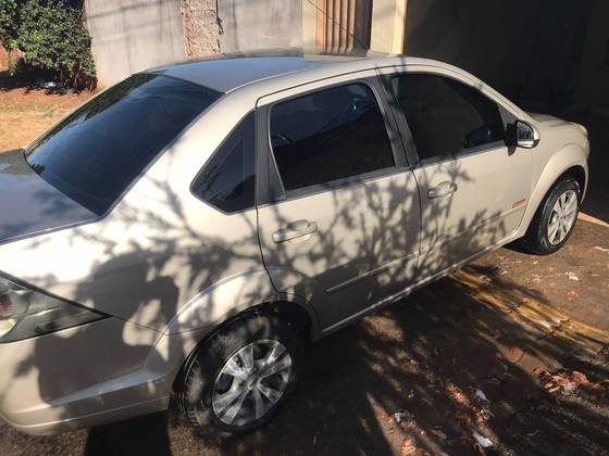 FORD FIESTA 1.6 ROCAM SEDAN 8V FLEX 4P MANUAL